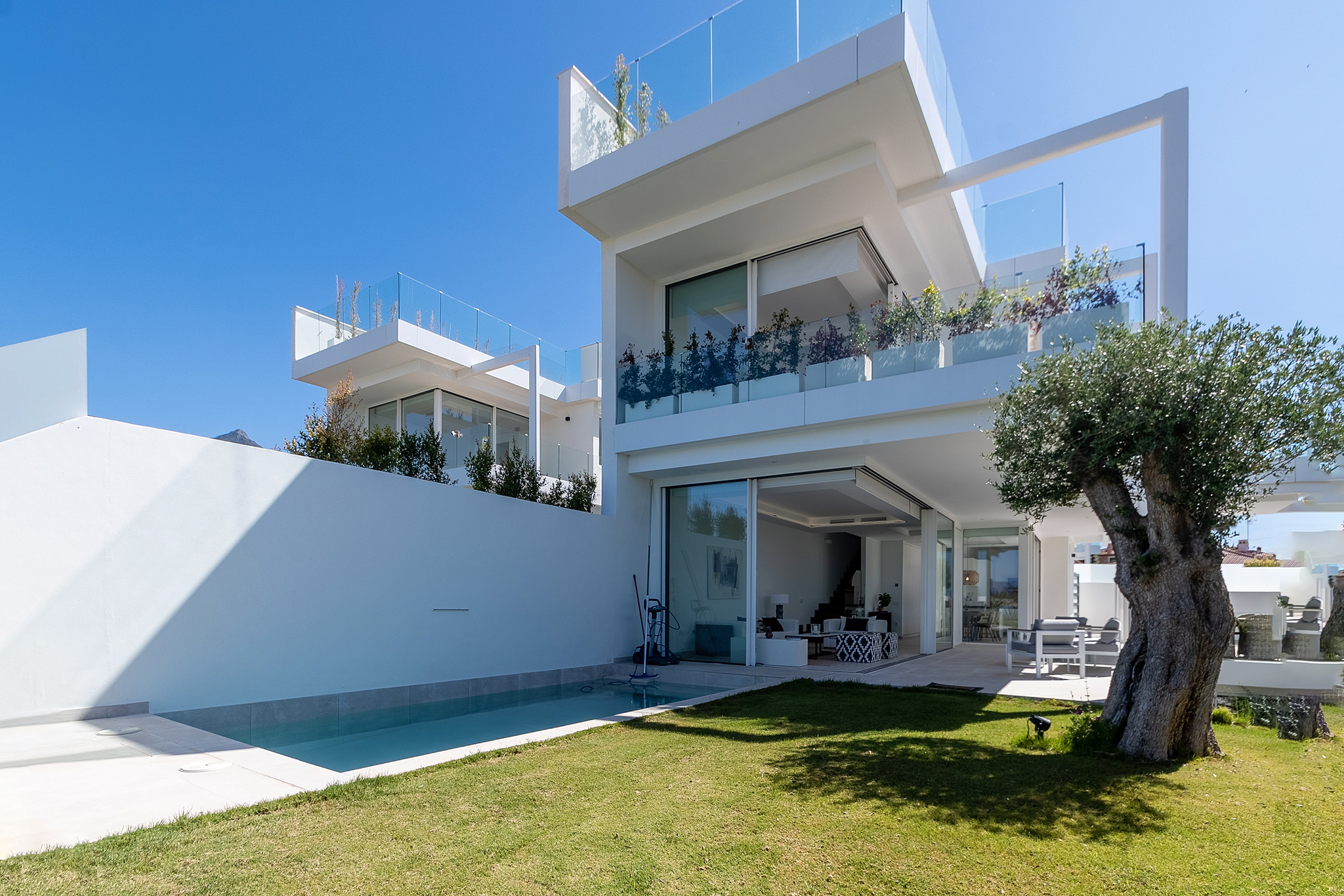 Villa de Lujo en Marbella | Exclusividad y Confort en España